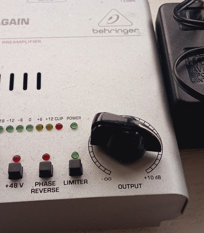 Behringer MIC100 ULTRAGAIN PRO Preamp