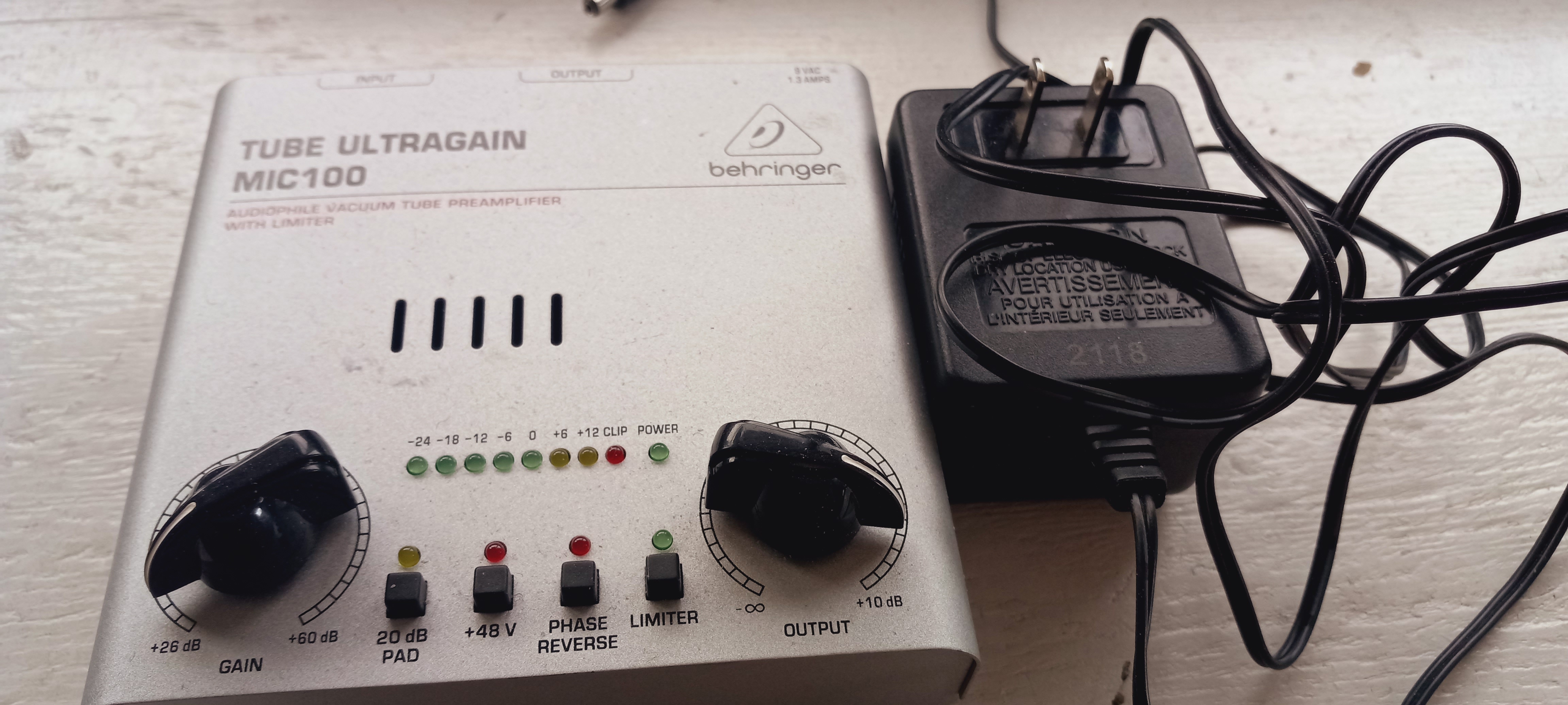 Behringer MIC100 ULTRAGAIN PRO Preamp